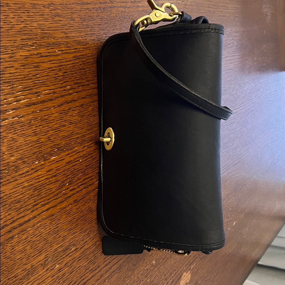 Vintage Coach Black Turnlock Crossbody | Made in USA | Restored Leather - Picture 3 of 13